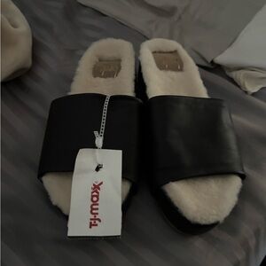 Beek Women's Black Leather Slippers with Cream Lining